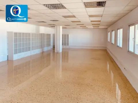 Local comercial en Polígonos - Torrellano