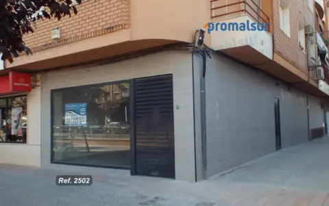 Local comercial en Avd. Estación