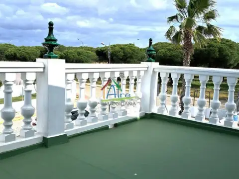 Casa adosada en Urbanización los Tulipanes