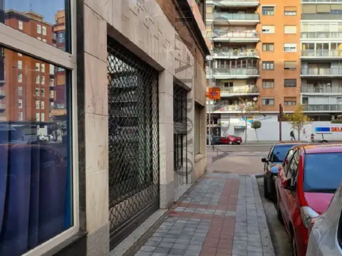 Local comercial en calle del Pintor Oliva, 2