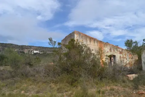 Finca rústica en calle 16-17-56