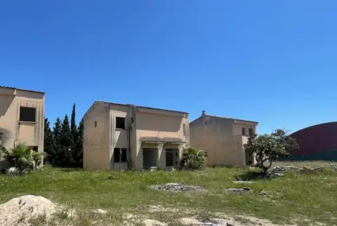 Casa adosada en calle Cases Noves