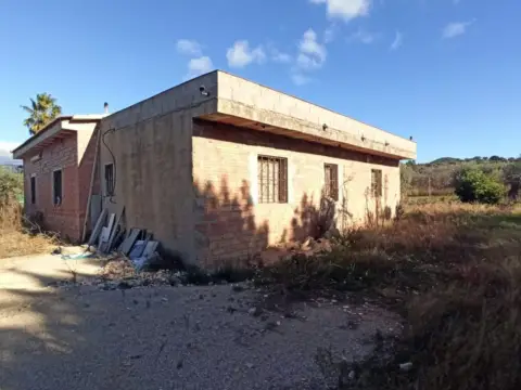 Casa rústica en calle Monterols