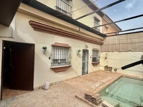 Chalet pareado en calle Lima