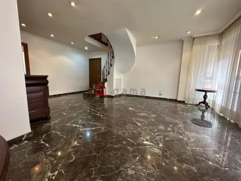 Dúplex en calle de Asensi