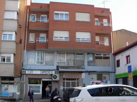 Edificio en Avenida del Párroco Pablo Díez, 219