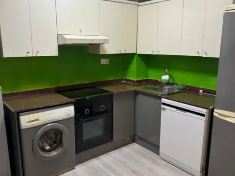 Piso en calle Ctra. Cortals, Rcial. La Miranda