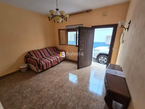 Casa en calle de Argentina