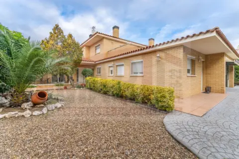 Chalet en Paseo de L`Oliver