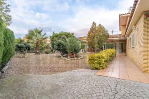 Chalet en Paseo de L`Oliver