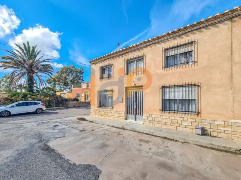 Casa en calle Pintor Gines Parra