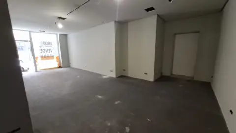 Local comercial en Los Mallos - Ronda de Outerio
