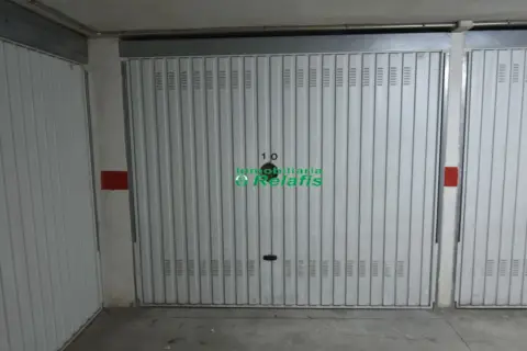 Garage in Avenida de Portugal, 1