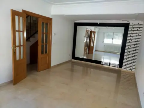 Casa adosada en calle Alcalde Joaquín Azorín