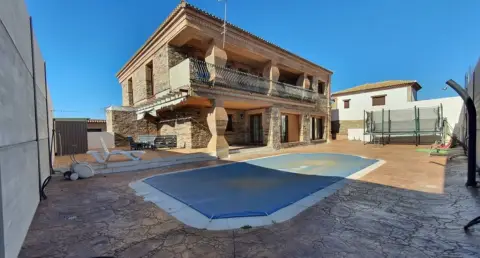 Chalet en Urbanización los Arroyos