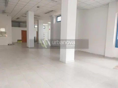 Local comercial en Lobete
