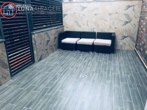 Casa adosada en Facultad de Medicina
