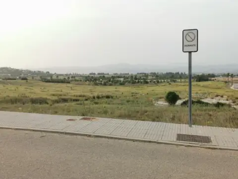 Terreno en calle Almena