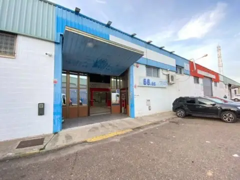 Local comercial en Poligono El Nevero