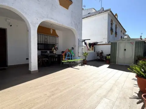 Casa adosada en Urbanización Macarena Iii