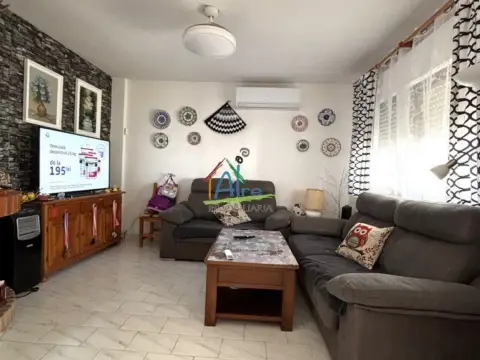 Casa adosada en Urbanización Macarena Iii