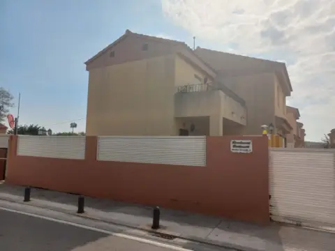 Casa adosada en Camí de l'Om Blanc, 57