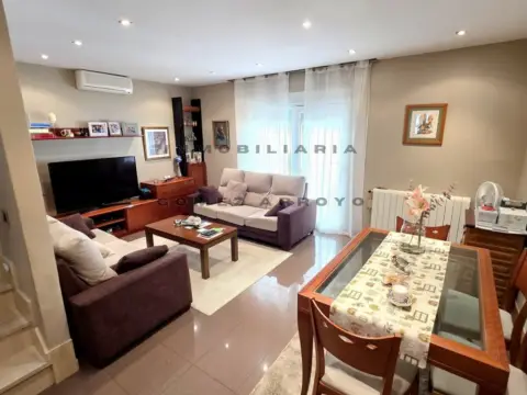 Casa adosada en calle Chalet, nº 14