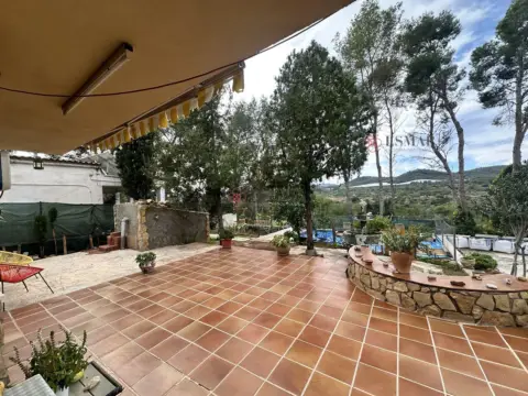 Chalet en Alfara de La Baronía