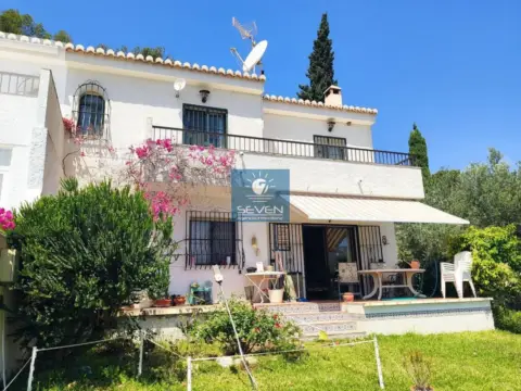 Chalet pareado en calle de las Palomas