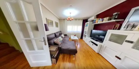 Casa adosada en Roda (La)