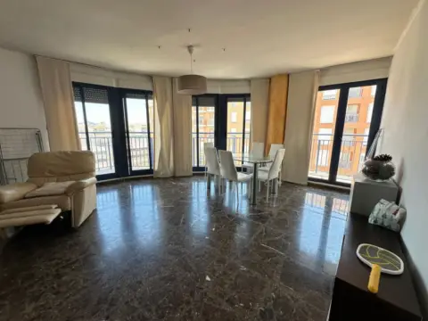 Dúplex en Carrer Cantó de Castàlia