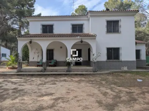 Chalet en Urbanización Pinares del Júcar