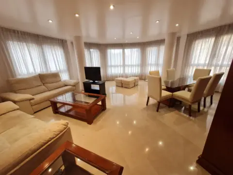 Piso en Avenida de los Capuchinos, 2