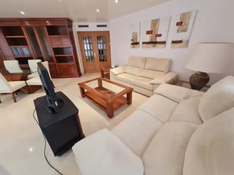 Piso en Avenida de los Capuchinos, 2