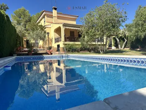 Chalet en Urb. Montes del Palancia