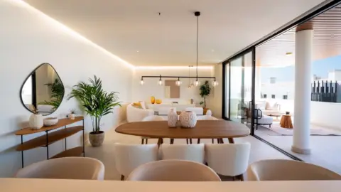 Piso en calle Fuengirola, 2