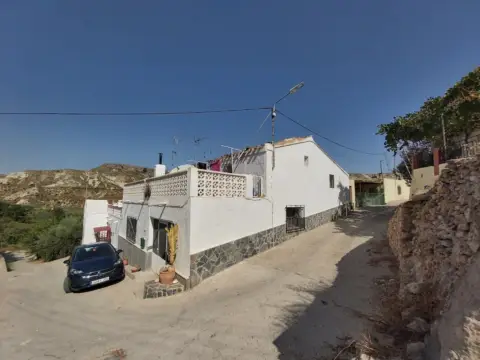 Casa en calle Almazara, nº 2