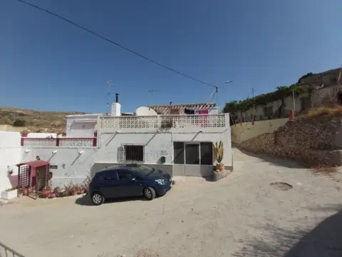 Casa en calle Almazara, nº 2