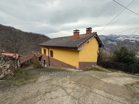 Casa en calle Salcedo, nº 79