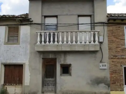 House in Valde-Ucieza