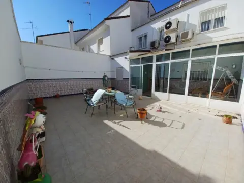 Casa adosada en Roda (La)