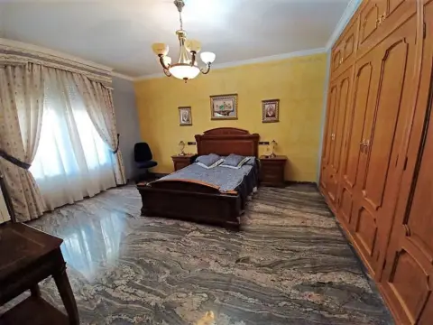 Casa adosada en Roda (La)