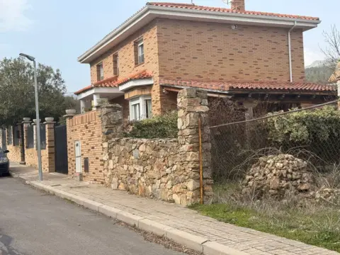 Chalet en calle del Océano Pacífico