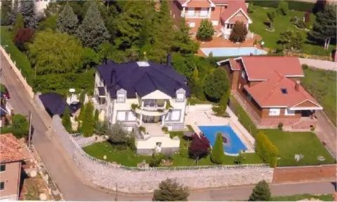 Chalet en calle de los Acebos