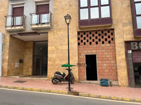 Local comercial en calle Alcalde Pepe Bernal