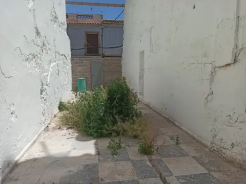 Terreno en calle Sta Bárbara