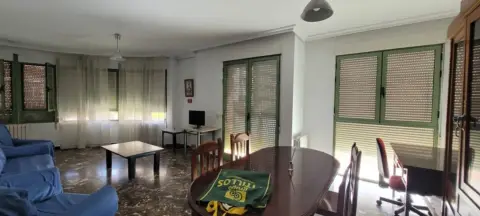 Piso en calle de Octavio Cuartero