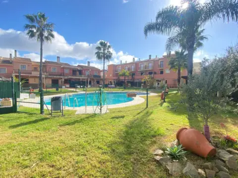 Casa adosada en Islantilla - Campo de Golf