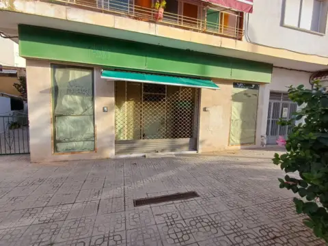 Local comercial en Avenida Academia General del Aire