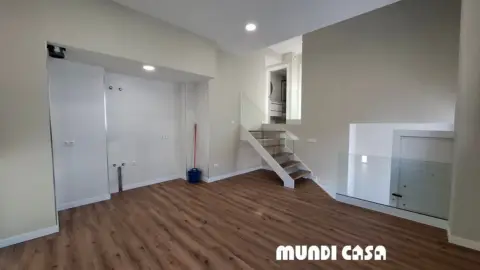 Dúplex en calle Cuesta Espiñeiro-Cimadevila